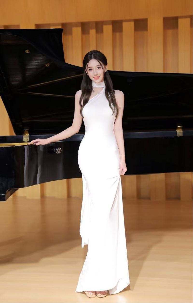 耐看素颜脸Velyn