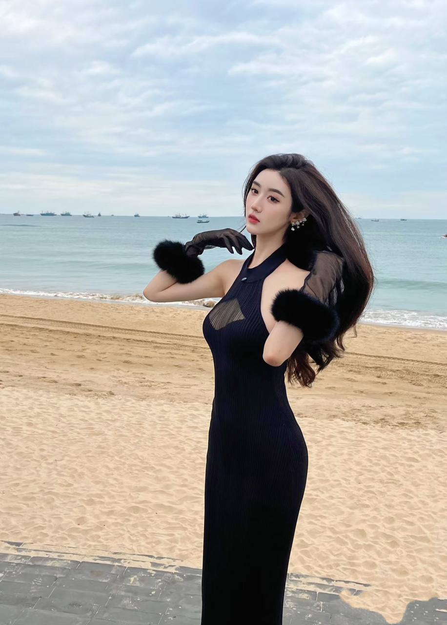 清冷S身材模特Novyn