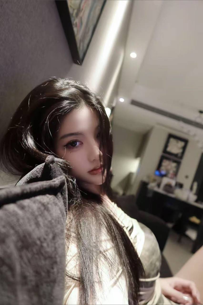 冷艳妩媚模特婉瑞