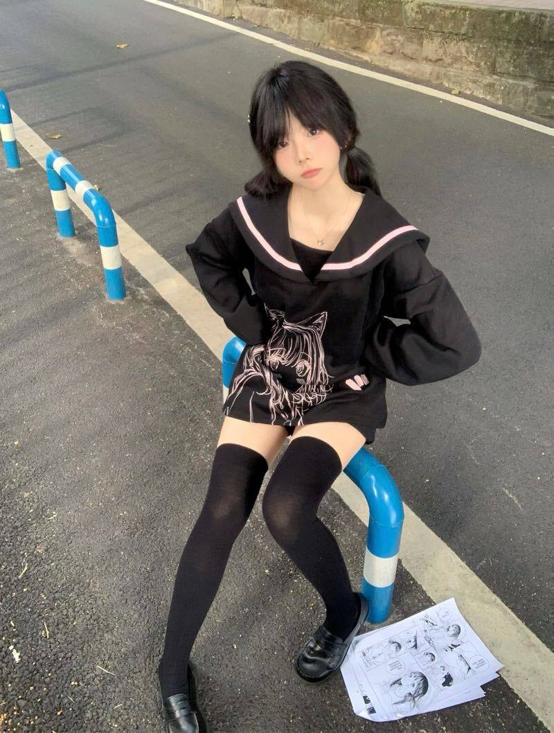 JK制服美少女莓莓