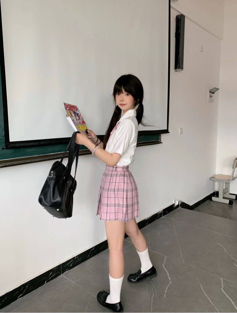 JK制服美少女莓莓