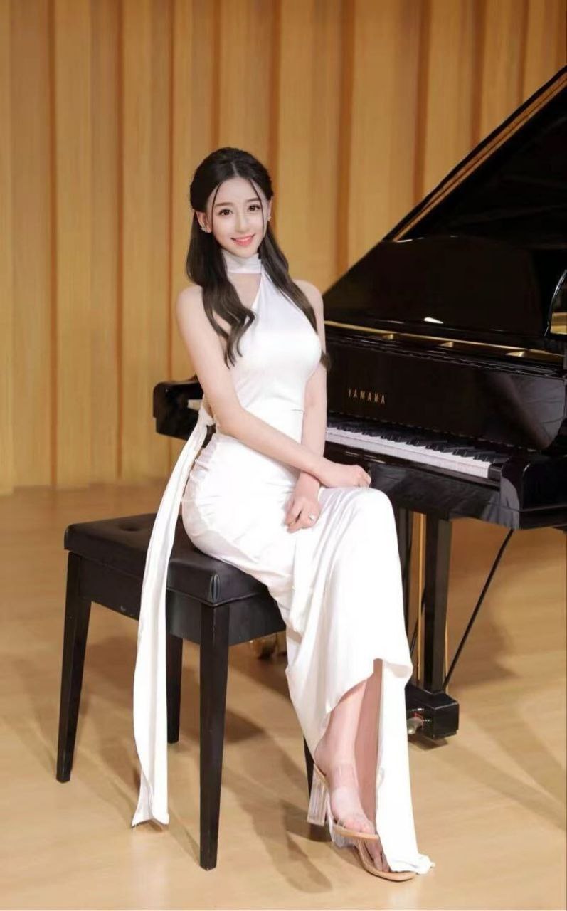 音乐系系花Laena