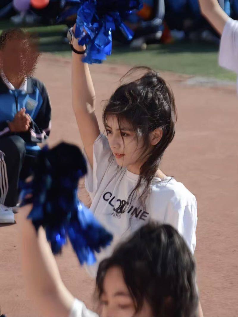 大眼娃娃脸Amili