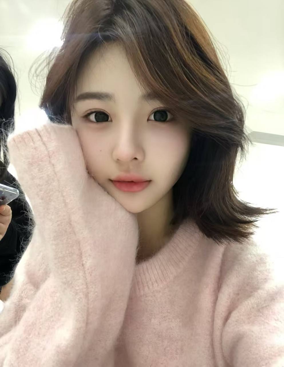 甜美短发博主洛莎