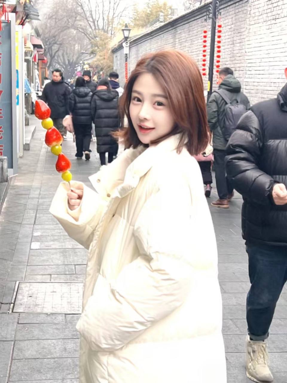 甜美短发博主洛莎