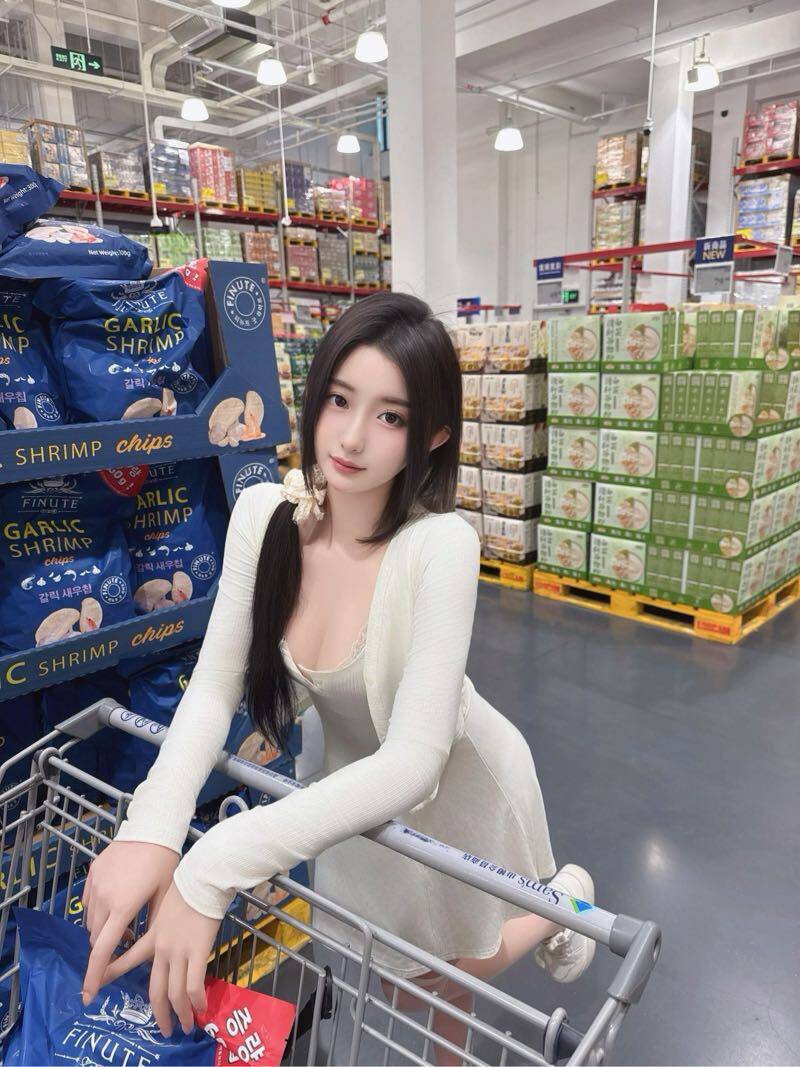 艺术系系花Emyra