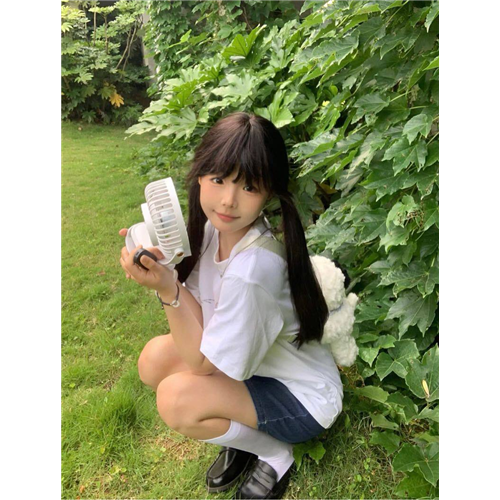 JK制服美少女莓莓